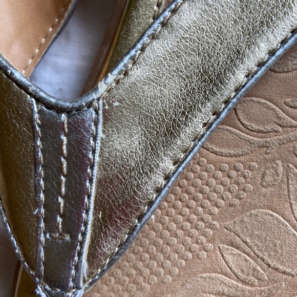 Born Concepts Metallic Gold & Silver Flip Flops - Picture 5 of 11